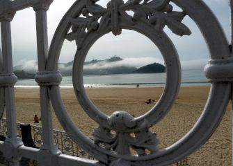 Niebla a través de la barandilla.