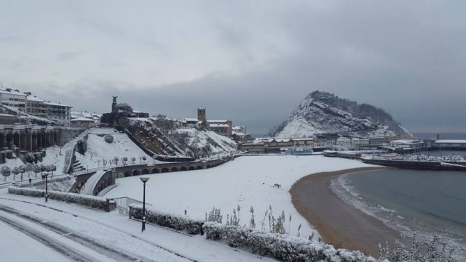 Nieve en la Kosta: foto en Getaria