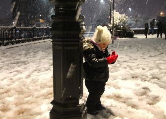 Niña sorprendida