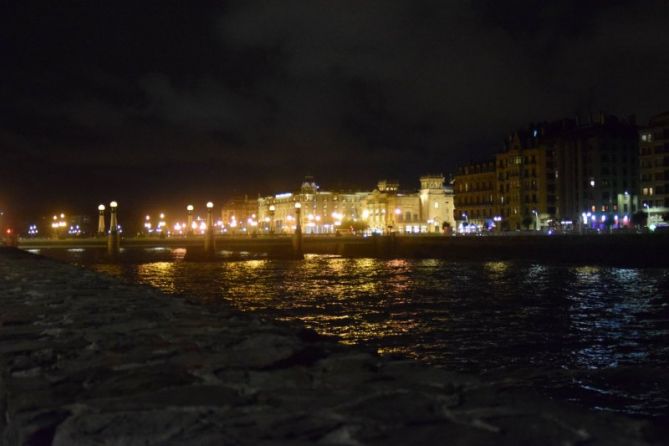 Noche en donosti: foto en Donostia-San Sebastián