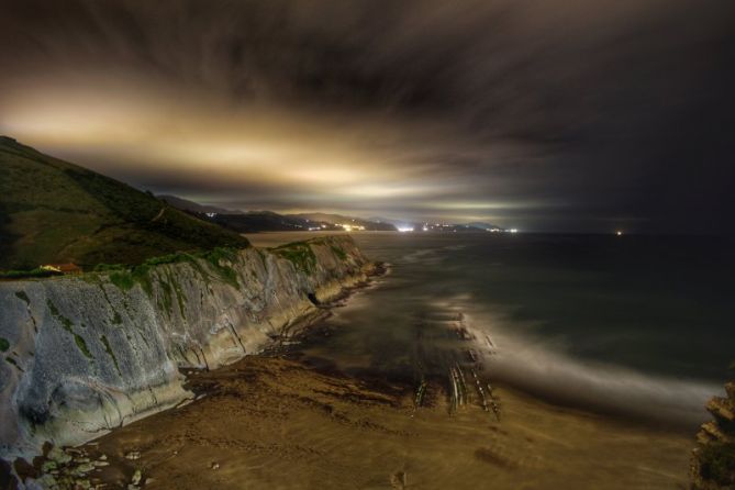 Nocturna del flysch: foto en Zumaia