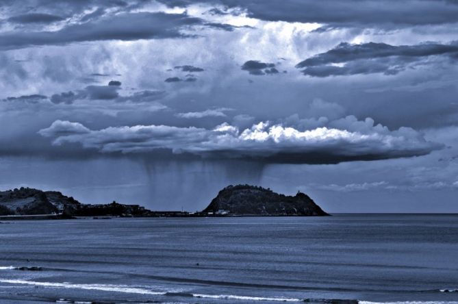 Nubes de lluvia : foto en Zarautz