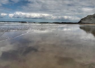 Nubes rozando el mar