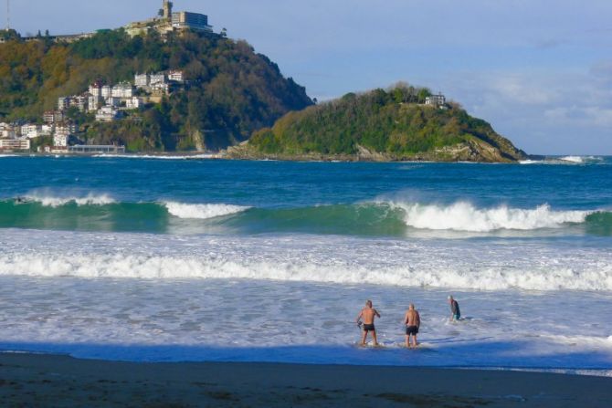 Olas en la concha : foto en Donostia-San Sebastián