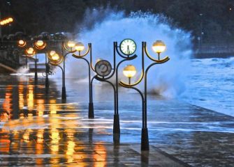 Olas gigantes en Zarautz 