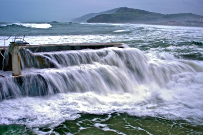 Olatu haundiak Zarautzen : foto en Zarautz