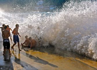 Olatuarekin jolasten 