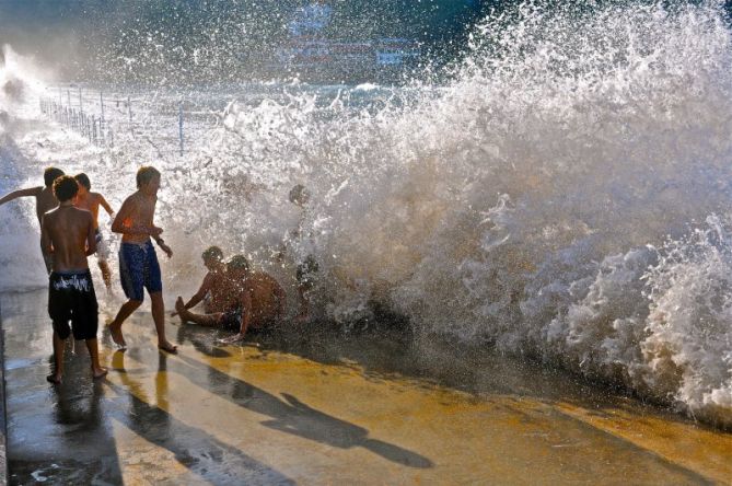 Olatuarekin jolasten : foto en Zarautz