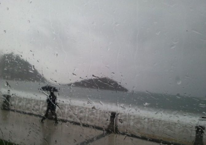 Paseando bajo la lluvia: foto en Donostia-San Sebastián