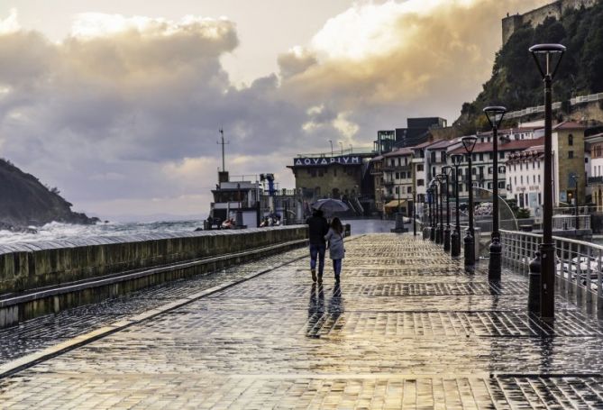 Paseando bajo la lluvia: foto en Donostia-San Sebastián