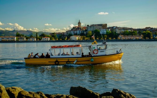 Paseito en taxi marino: foto en Hondarribia