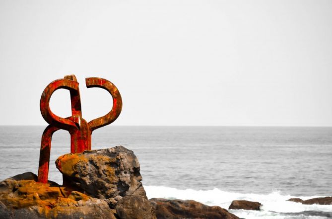 PEINE DEL VIENTO: foto en Donostia-San Sebastián