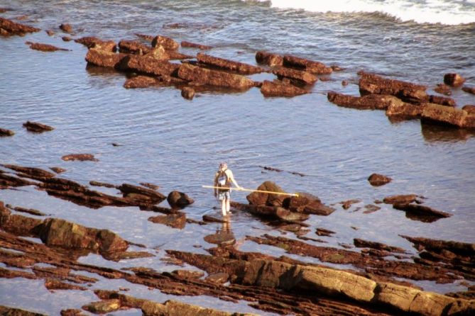 Pescando en el flysch: foto en Zumaia