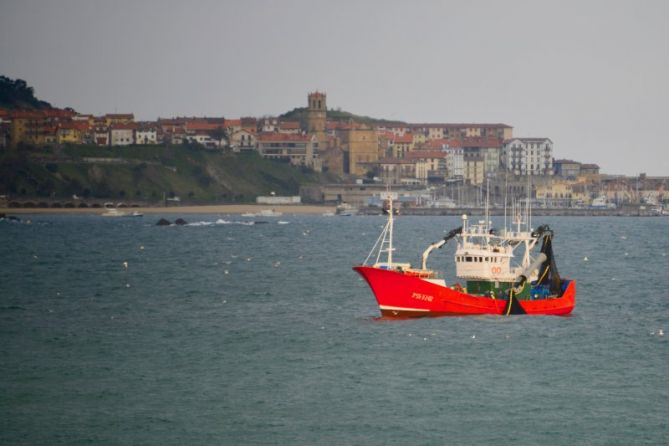 Pescando en Getaria : foto en Getaria