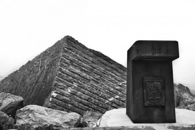 Piedra y hierro: foto en Hondarribia