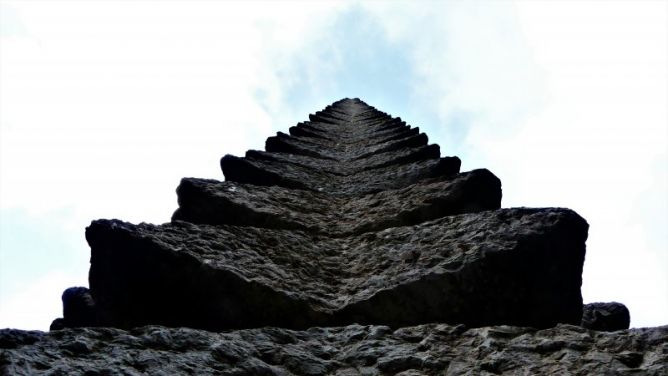 Piramide ?: foto en Oñati