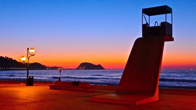 Playa de Zaarutz ( Al atardecer): foto en Zarautz