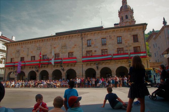 PLAZA DE BERGARA: foto en Bergara