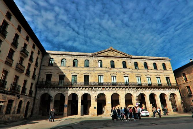 PLAZA DE SAN MARTÍN DE AGUIRRE: foto en Bergara