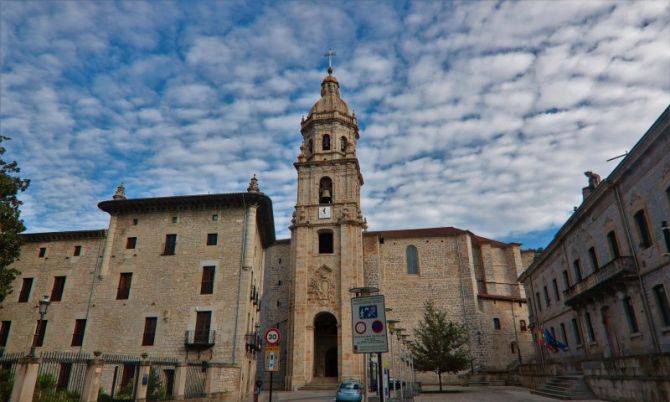 PLAZA DE SAN PEDRO: foto en Bergara