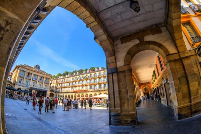 POR DENTRO Y POR FUERA: foto en Donostia-San Sebastián