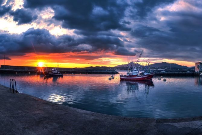 Primeras luces en el puerto: foto en Hondarribia