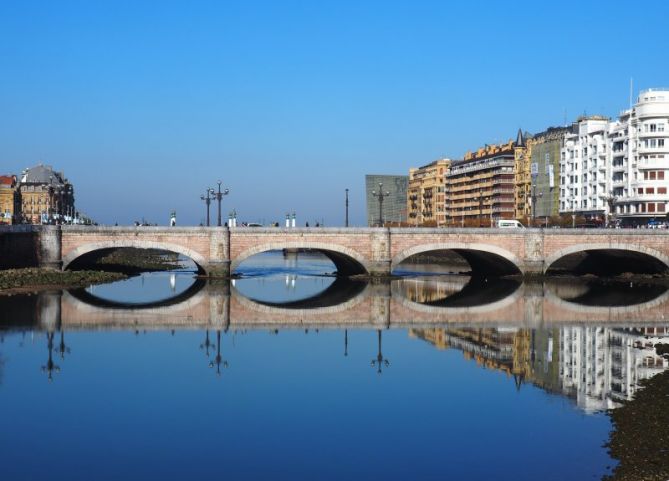 Reflejos: foto en Donostia-San Sebastián