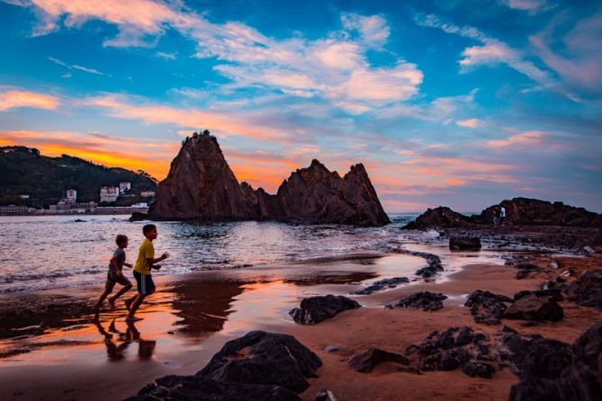 Reflejos del atardecer: foto en Mutriku