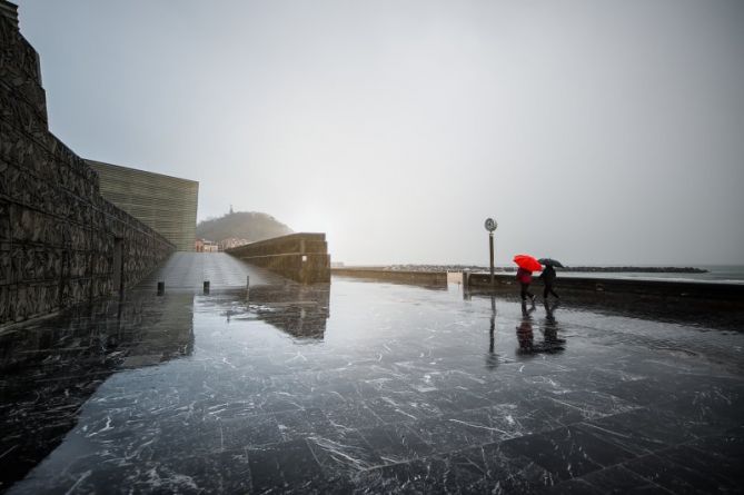 Reflejos humedos: foto en Donostia-San Sebastián