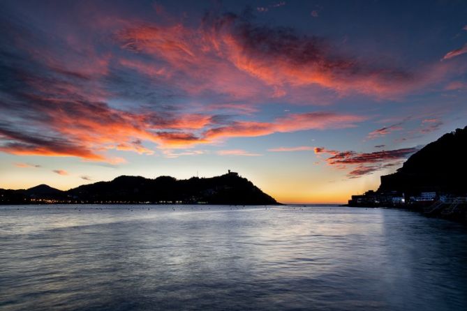 Rojo fuego: foto en Donostia-San Sebastián