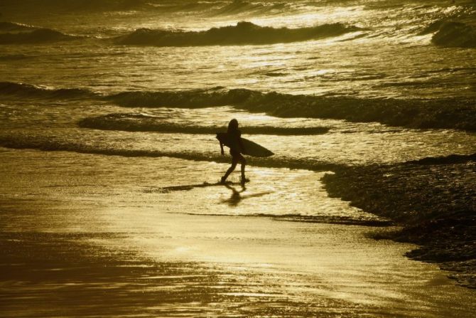 Surfista al atardecer : foto en Zarautz