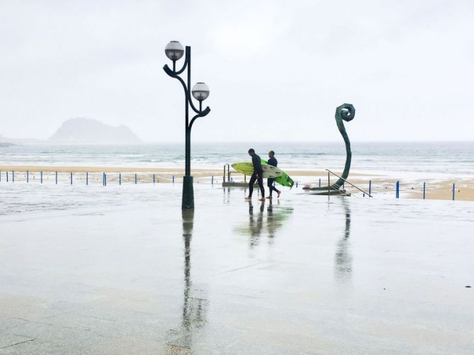 Surfistas : foto en Zarautz