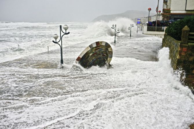 Temporal en la costa : foto en Zarautz