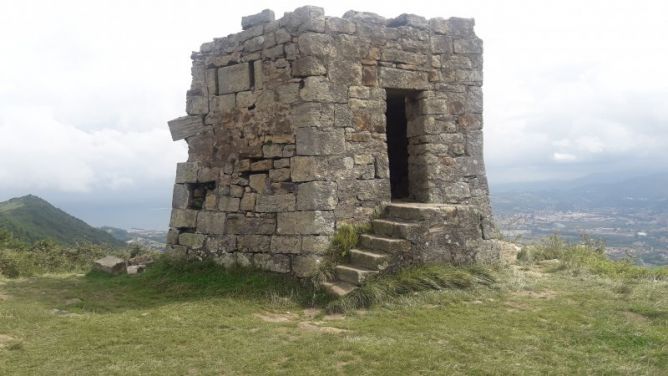 Torre de vigía, Monte Jaizkibel : foto en Hondarribia