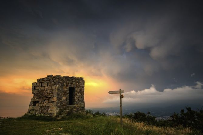 torreon iluminado: foto en Hondarribia