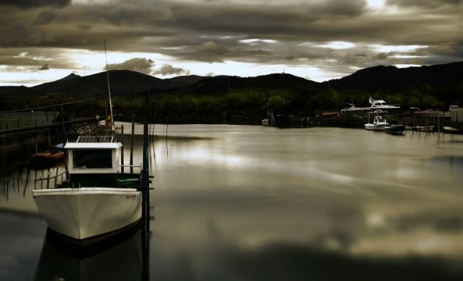 Tranquilidad sobre el agua: foto en Hondarribia