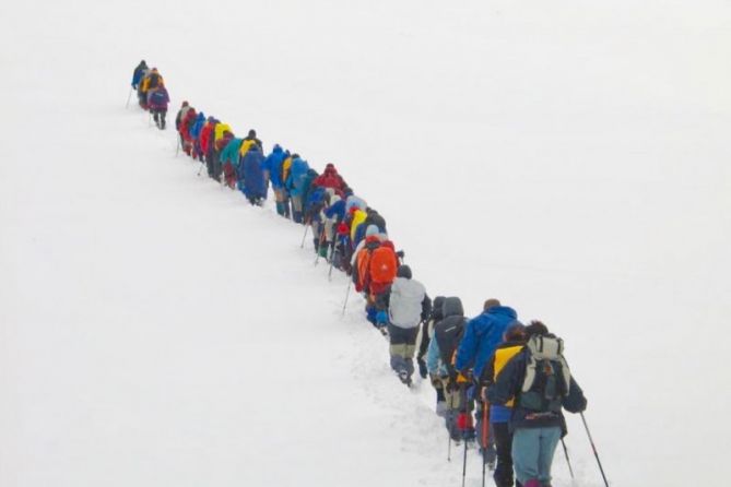 Trekking en la nieve : foto en Aia