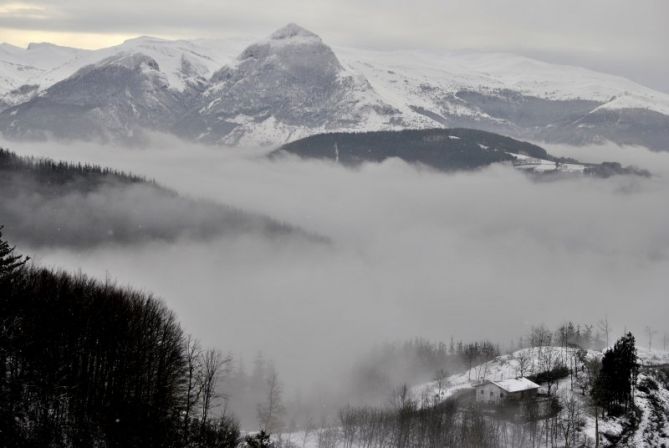 Txindoki zuri beltzean: foto en Asteasu