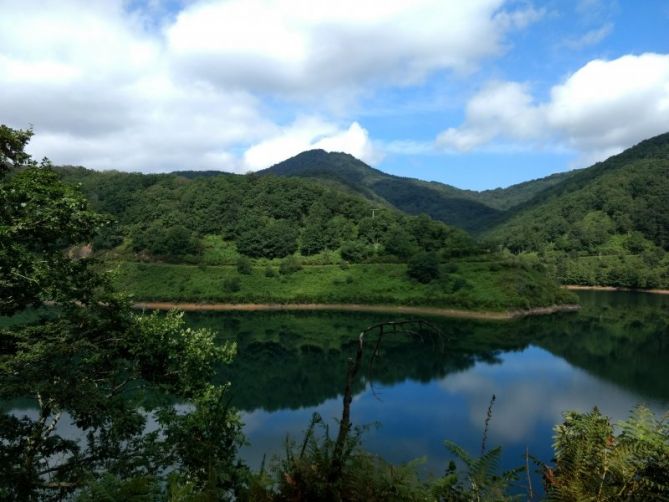 Urdaburu desde Añarbe: foto en Errenteria