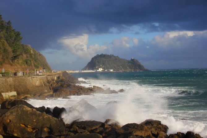 ventana del tiempo.: foto en Getaria