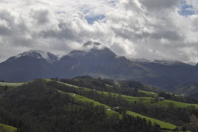 Zelai berdeen gainetik Txindoki: foto en Orendain