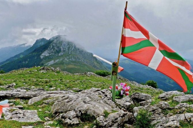 Zelatun ( Al fondo Ernio): foto en Errezil