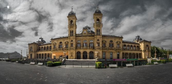 AYUNTAMIEJNTO DE DONOSTI: foto en Donostia-San Sebastián