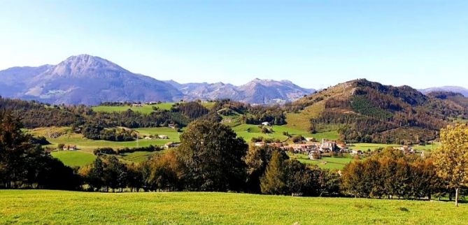 Aizarna bajo la mirada de Erlo: foto en Aizarnazabal