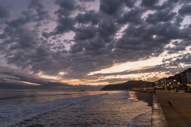 AMANECE: foto en Zarautz