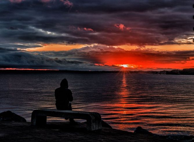 Amanecer sobre el dique de Hondarribi: foto en Hondarribia