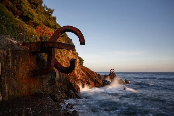 Amanecer en el Peine del viento: foto en Donostia-San Sebastián