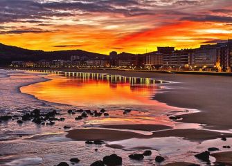Amanecer en la playa de Zarautz 