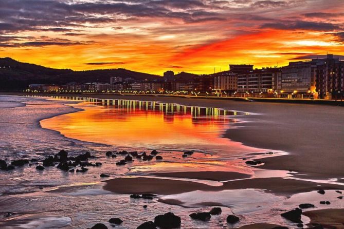 Amanecer en la playa de Zarautz : foto en Zarautz