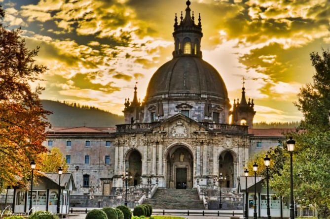 Atardecer detrás de loiola: foto en Azpeitia